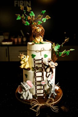 Masada lezzetli bir pasta var.