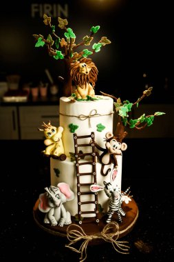 Masada lezzetli bir pasta var.