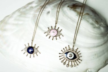 Elmas Mücevherler ve Moda Mücevherleri