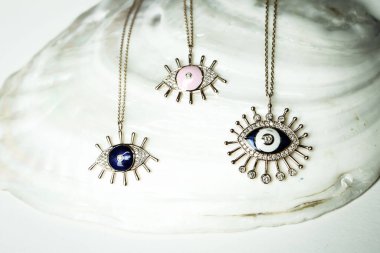 Elmas Mücevherler ve Moda Mücevherleri