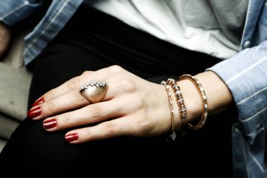 Elmas Mücevherler ve Moda Mücevherleri