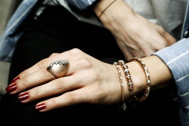 Elmas Mücevherler ve Moda Mücevherleri