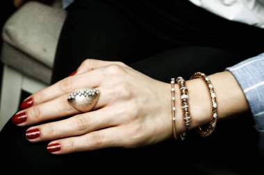 Elmas Mücevherler ve Moda Mücevherleri