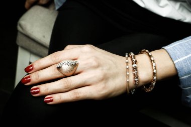 Elmas Mücevherler ve Moda Mücevherleri