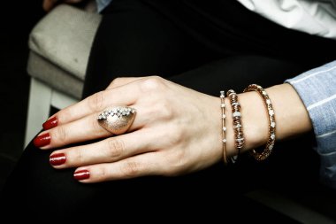 Elmas Mücevherler ve Moda Mücevherleri