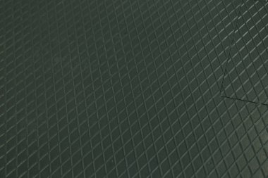 Siyah metal desenli çelik arka plan. Delinmiş metal levha.