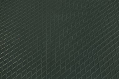 Siyah metal desenli çelik arka plan. Delinmiş metal levha.