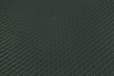 Siyah metal desenli çelik arka plan. Delinmiş metal levha.