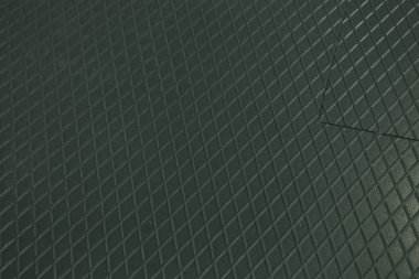 Siyah metal desenli çelik arka plan. Delinmiş metal levha.