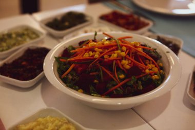 Geleneksel Türk ve Yunan yemek meze masası