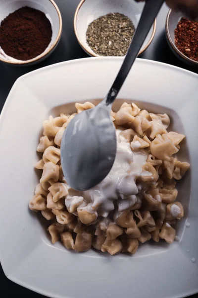 Türk mantı manlama plaka üzerinde