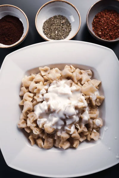 Türk mantı manlama plaka üzerinde