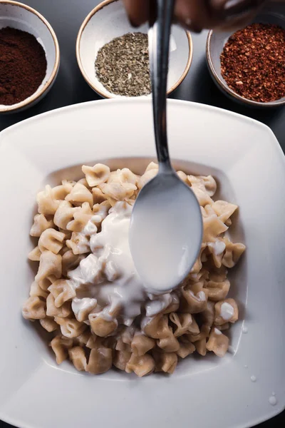 Türk mantı manlama plaka üzerinde