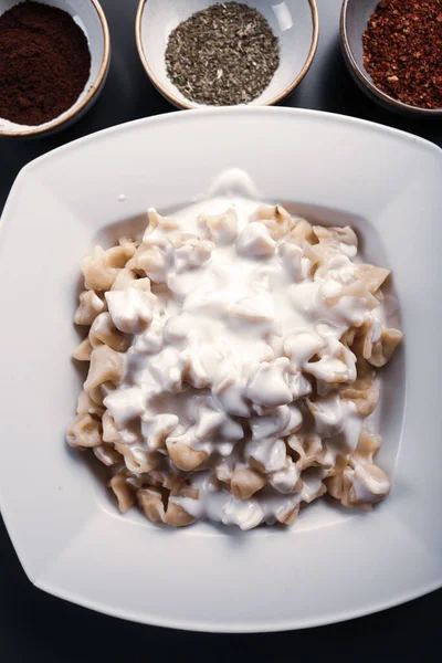 Türk mantı manlama plaka üzerinde