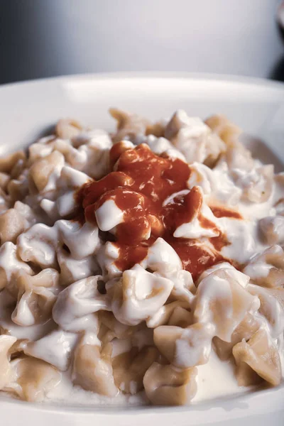 Türk mantı manlama plaka üzerinde