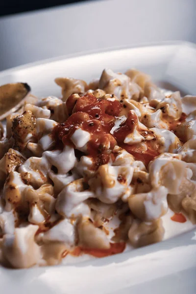 Türk mantı manlama plaka üzerinde