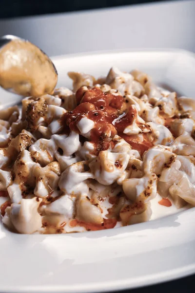 Türk mantı manlama plaka üzerinde