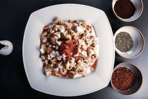 Türk mantı manlama plaka üzerinde