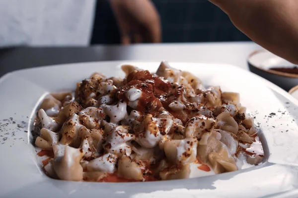 Türk mantı manlama plaka üzerinde