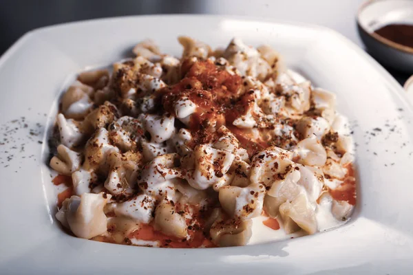 Türk mantı manlama plaka üzerinde