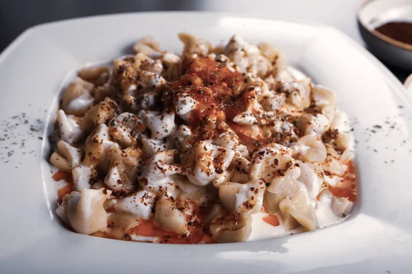 Türk mantı manlama plaka üzerinde