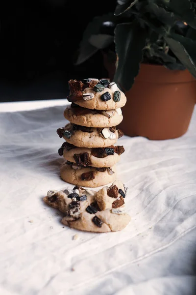 Kekse Mit Dunklen Schokoladenstücken — Stockfoto