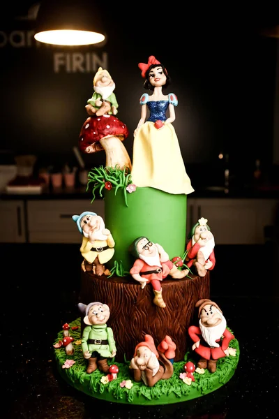 Masada lezzetli bir pasta var.