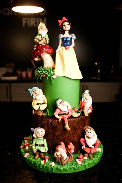 Masada lezzetli bir pasta var.