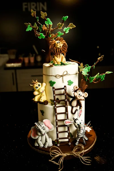 Masada lezzetli bir pasta var.