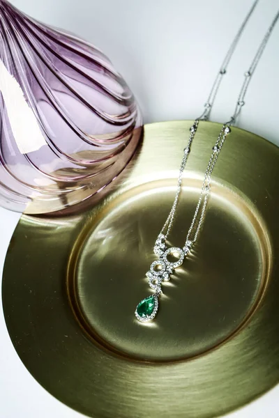 Elmas Mücevherler ve Moda Mücevherleri