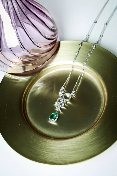 Elmas Mücevherler ve Moda Mücevherleri