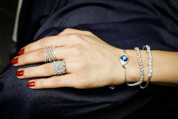 ダイヤモンドジュエリーの贅沢とファッションジュエリー — ストック写真