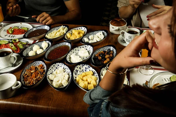 zengin ve leziz Türk Kahvaltı