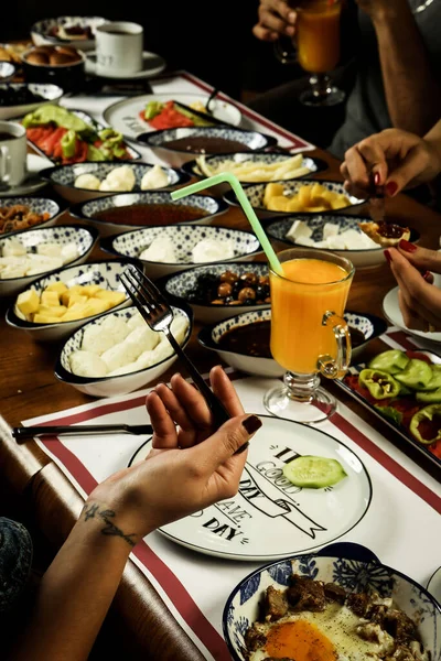 豊富なおいしいトルコ式の朝食 — ストック写真