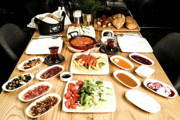 zengin ve leziz Türk Kahvaltı