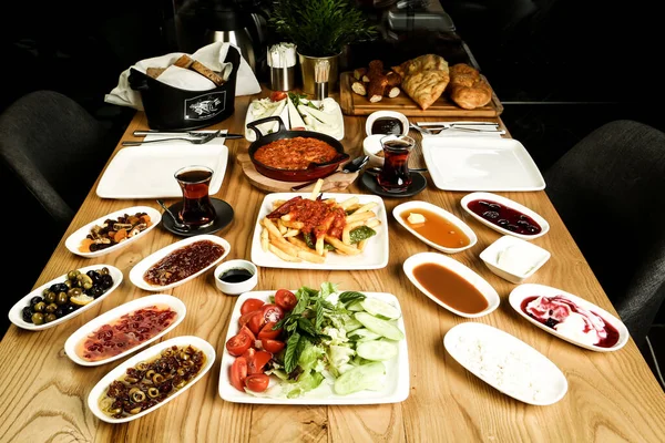 zengin ve leziz Türk Kahvaltı