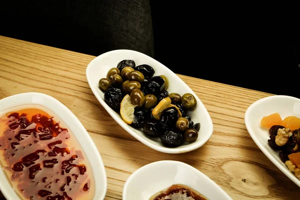 zengin ve leziz Türk Kahvaltı