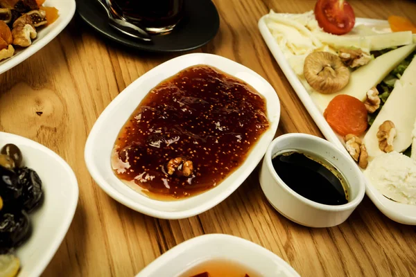 zengin ve leziz Türk Kahvaltı