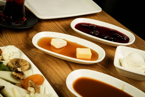 zengin ve leziz Türk Kahvaltı