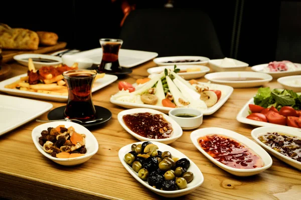 zengin ve leziz Türk Kahvaltı