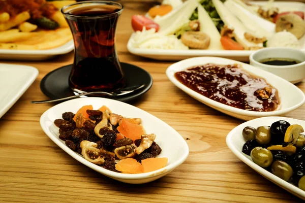 zengin ve leziz Türk Kahvaltı