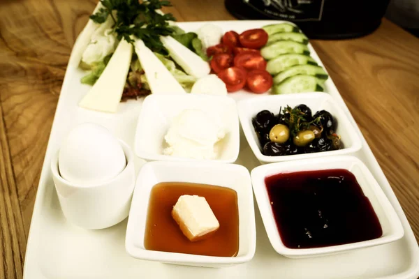 zengin ve leziz Türk Kahvaltı