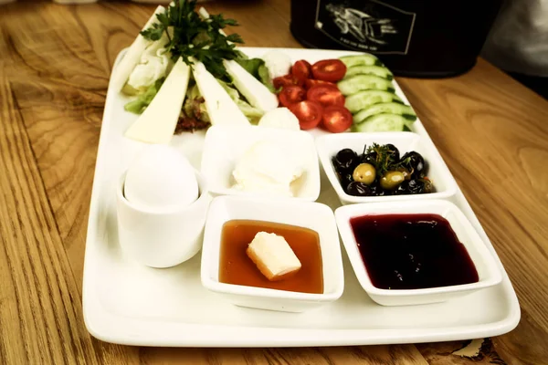 zengin ve leziz Türk Kahvaltı