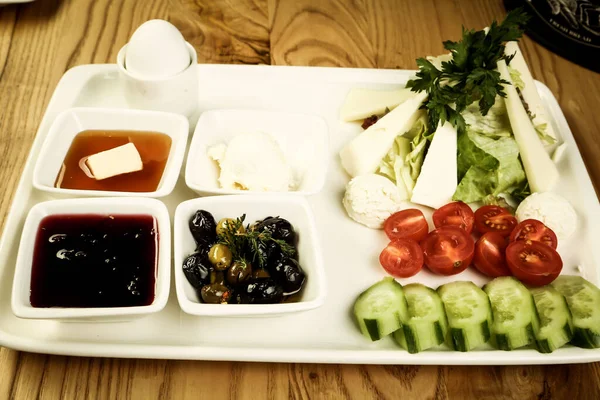 zengin ve leziz Türk Kahvaltı