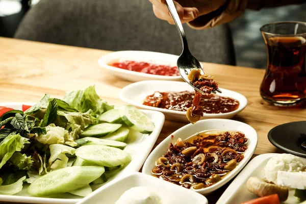 zengin ve leziz Türk Kahvaltı