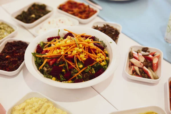 Geleneksel Türk ve Yunan yemek meze masası