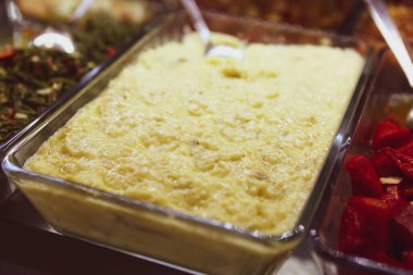 Geleneksel Türk ve Yunan yemek meze masası