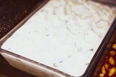 Geleneksel Türk ve Yunan yemek meze masası