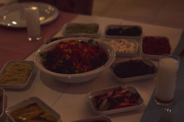 Geleneksel Türk ve Yunan yemek meze masası
