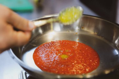 soba yangın pişirme makarna ile pota